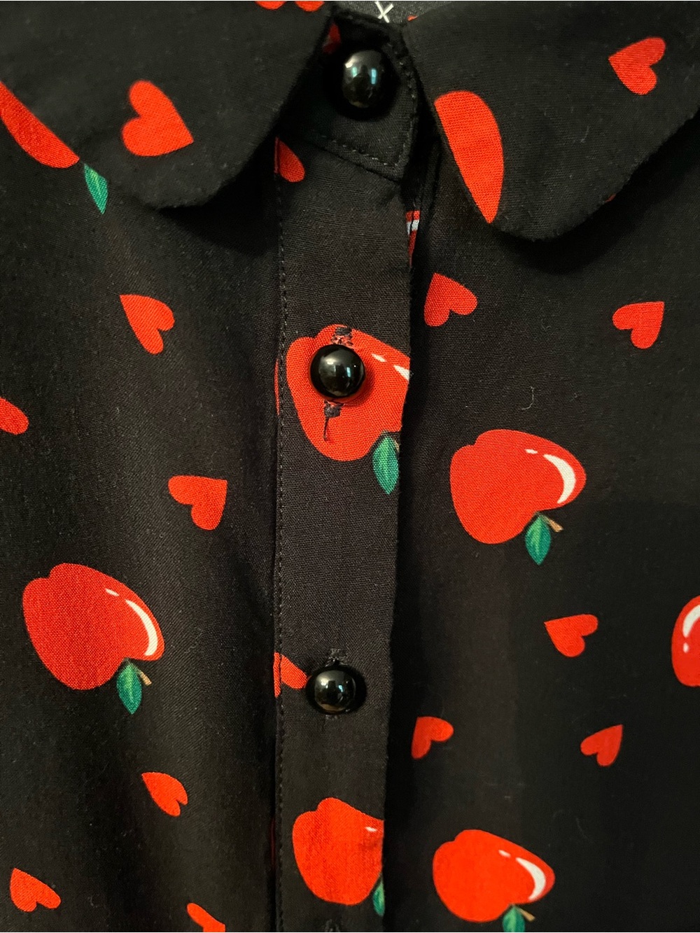 ModCloth Black Blouse with Red Apple & Heart Print Size 18 US - Picture 11 of 12